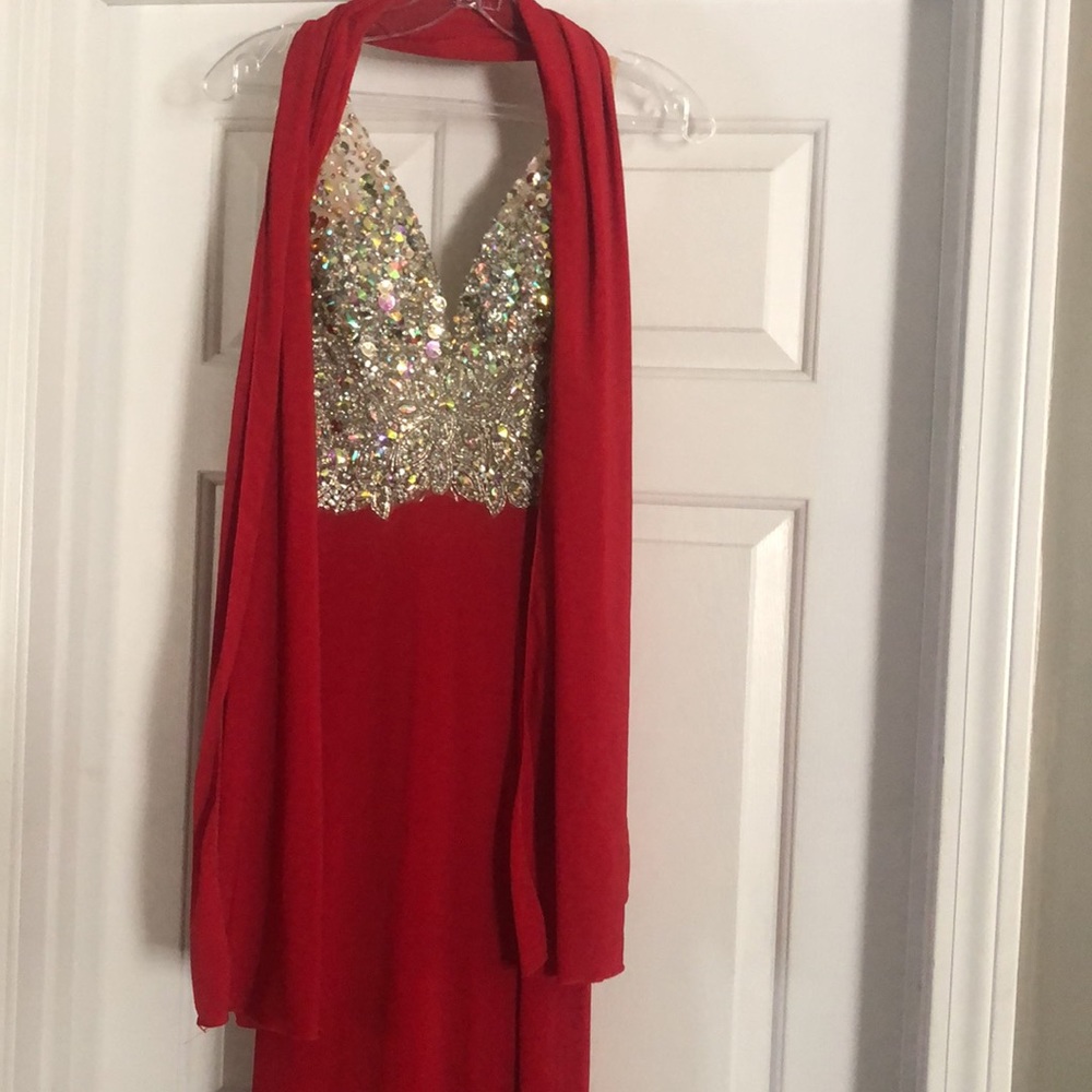 Red Gown - Picture 6 of 8